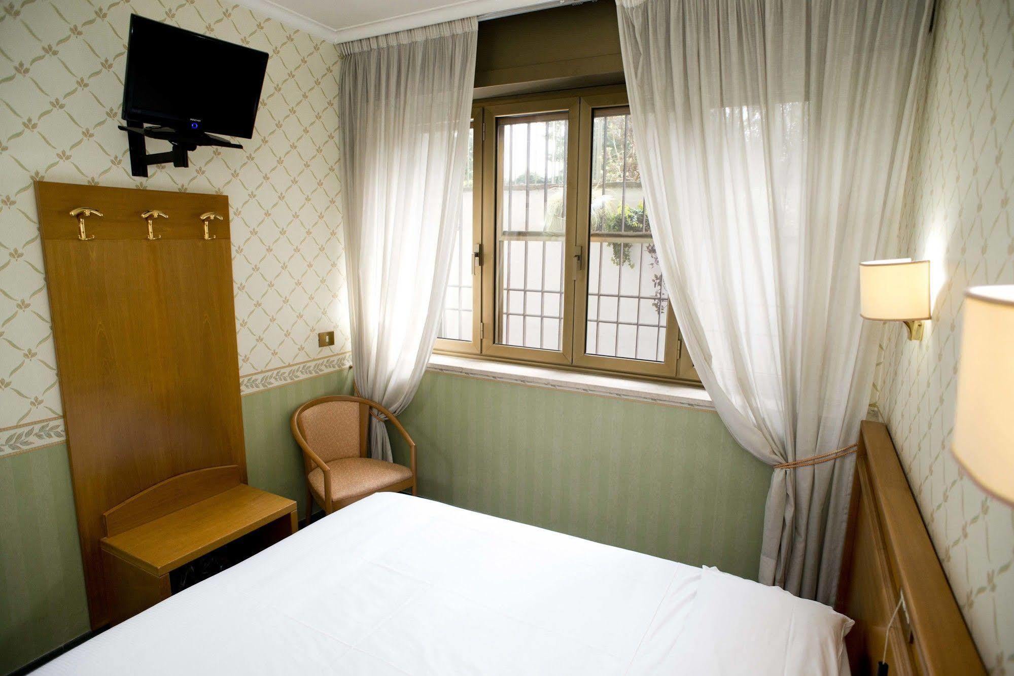 Hotel Kolping Casa Domitilla 3*